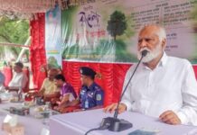 দুর্যোগ ব্যবস্থাপনা ও ত্রাণ প্রতিমন্ত্রী ইঞ্জিনিয়ার এম. ইকবাল হোসেইন শনিবার ময়মনসিংহ সার্কিট হাউজ প্রাঙ্গণে বৃক্ষমেলা উদ্বোধনী অনুষ্ঠানে